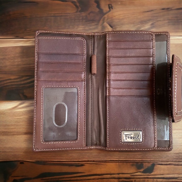 Genuine Leather Fossil Wallet - Picture 3 of 5